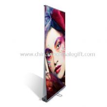 Schwere Roll-up Banner stehen mit Poster images