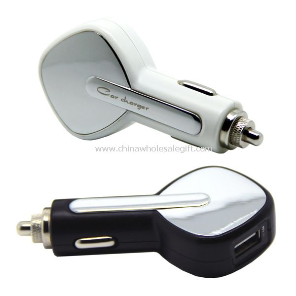 Dvojitá USB nabíječka do auta