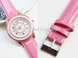 Relógio de senhora doce-de-rosa