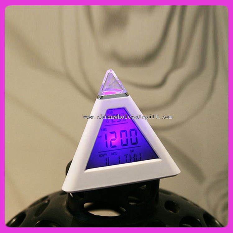 7 LED cor mudança pirâmide Digital Clock