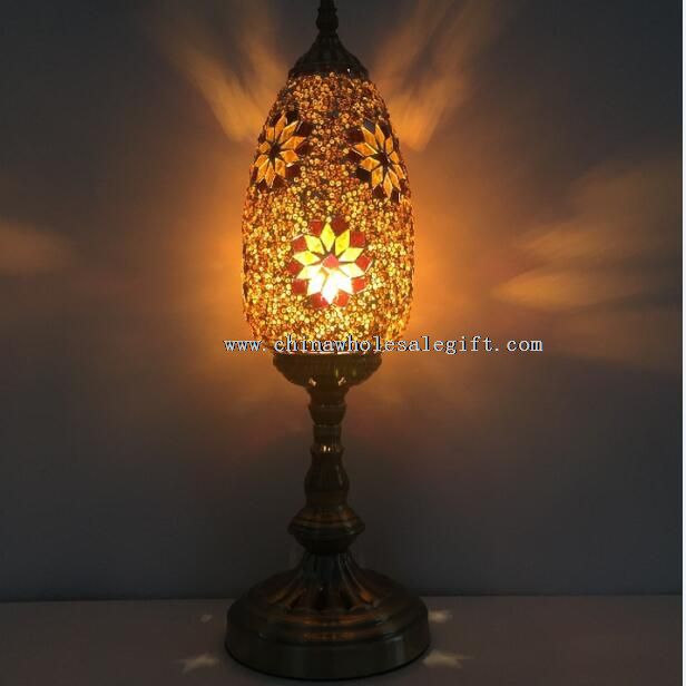Lampa de masa decorative lucrate manual
