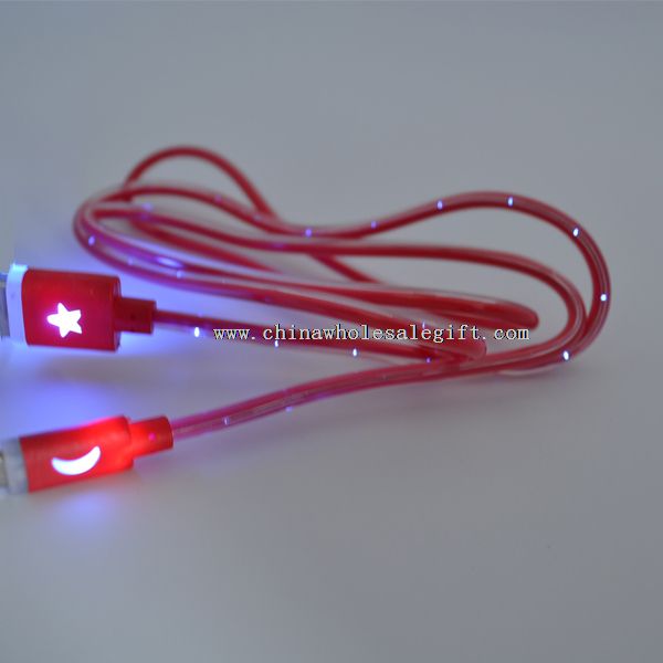 LED syttyy Micro USB-kaapeli