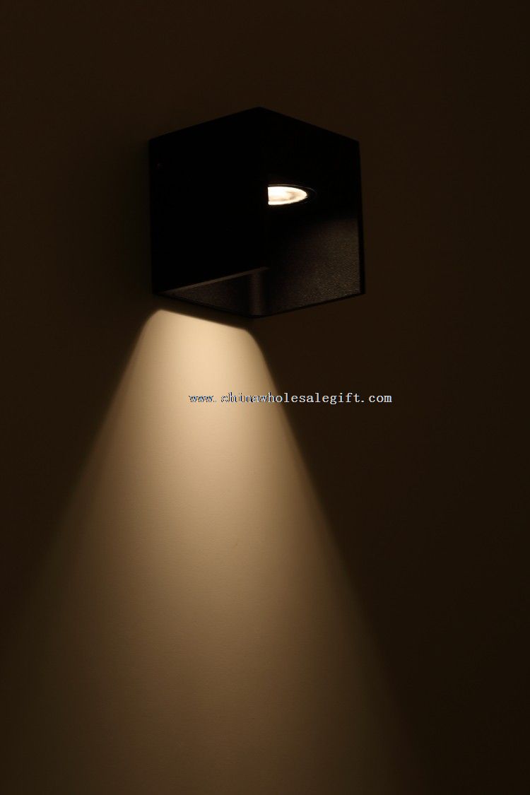 Led wall light fixture for outdoor