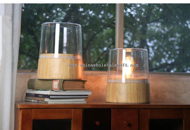 مصباح طاولة خشبية