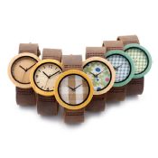 Relógio de madeira de quartzo de cinta de couro images