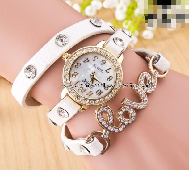 Love pendant gold wristwatch