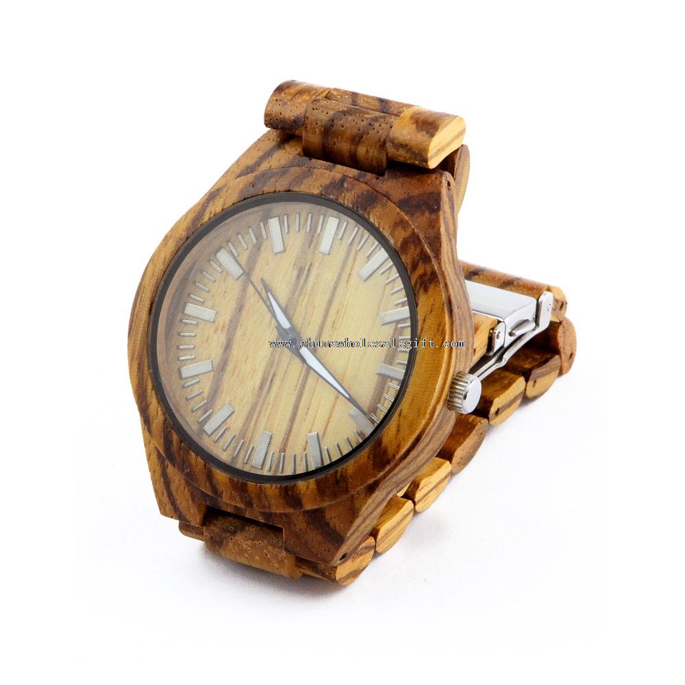 Relógio de madeira cheio