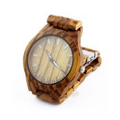 Pełny drewniany zegarek images
