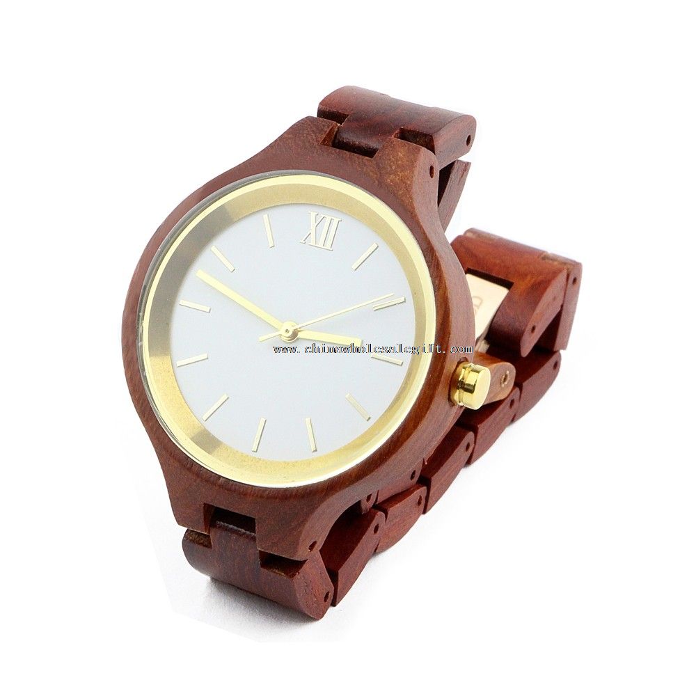 Drewno rzeźbione zegarki