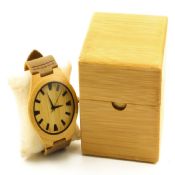 Holz-Uhrenbox mit Kissen images