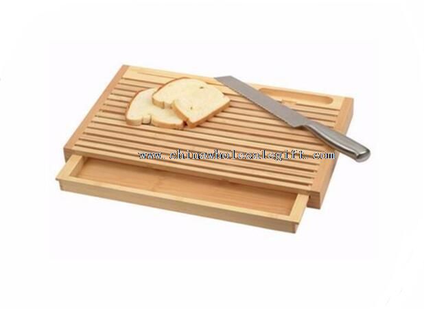 planche à découper bois pain