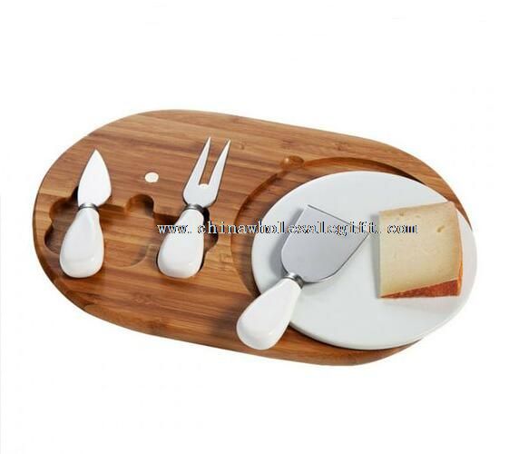 set de masă din lemn brânză