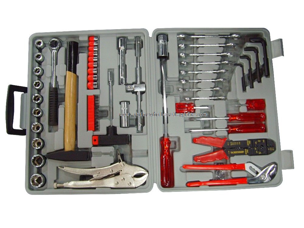 Multifunctional emergency hand tool set