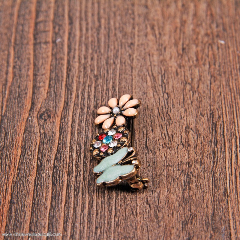 flower shape rhinestone brooch pin
