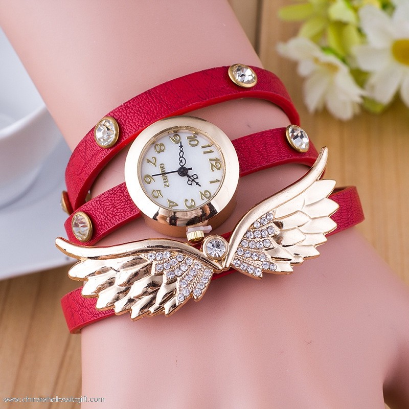  wing pendant analog bracelet watch